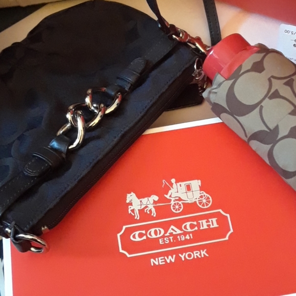 Coach wristlet with silver hardware - Picture 10 of 11